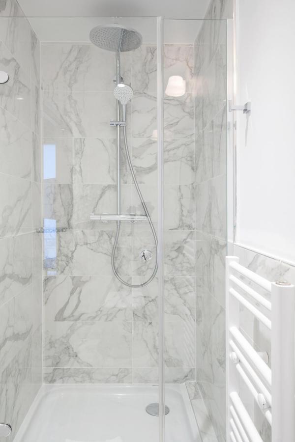 31 - Tour Eiffel Hotel