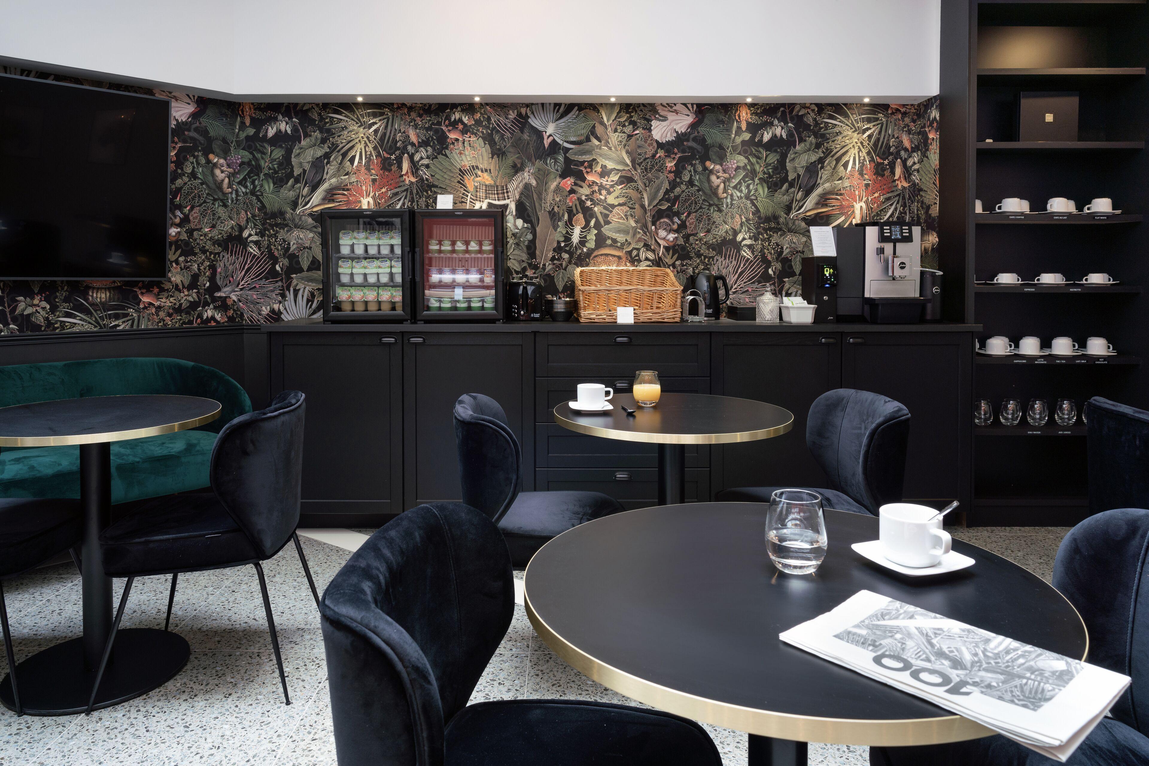 31 - Tour Eiffel Hotel